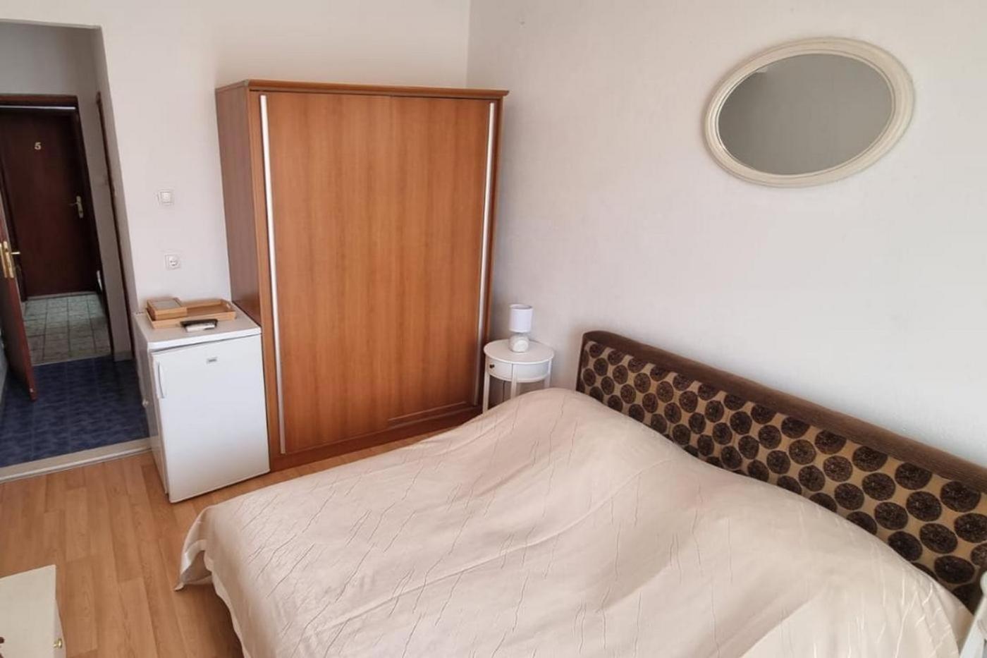 Apartments And Rooms With Parking Space Supetar, Brac - 5658 Номер фото