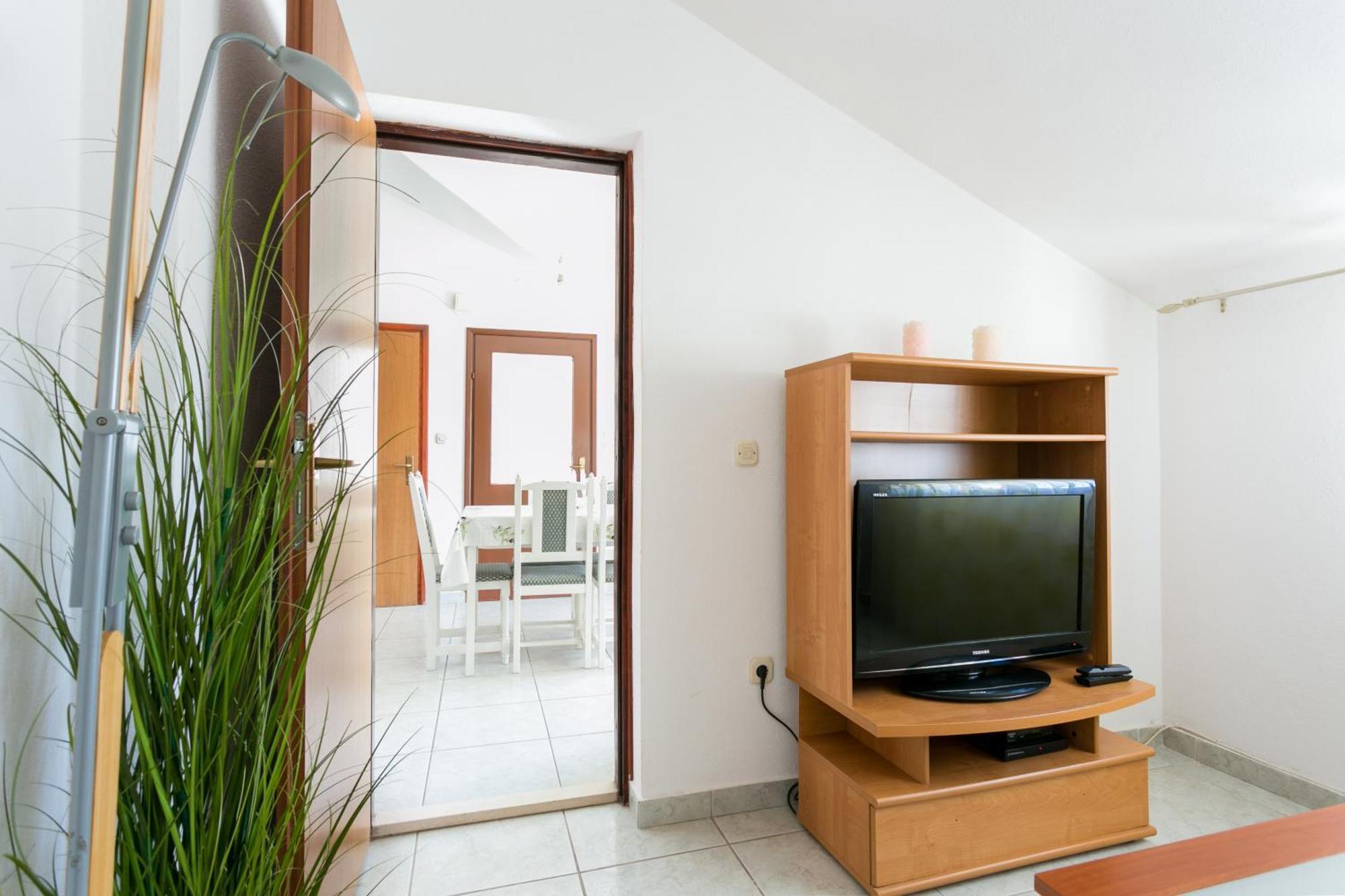 Apartments And Rooms With Parking Space Supetar, Brac - 5658 Номер фото