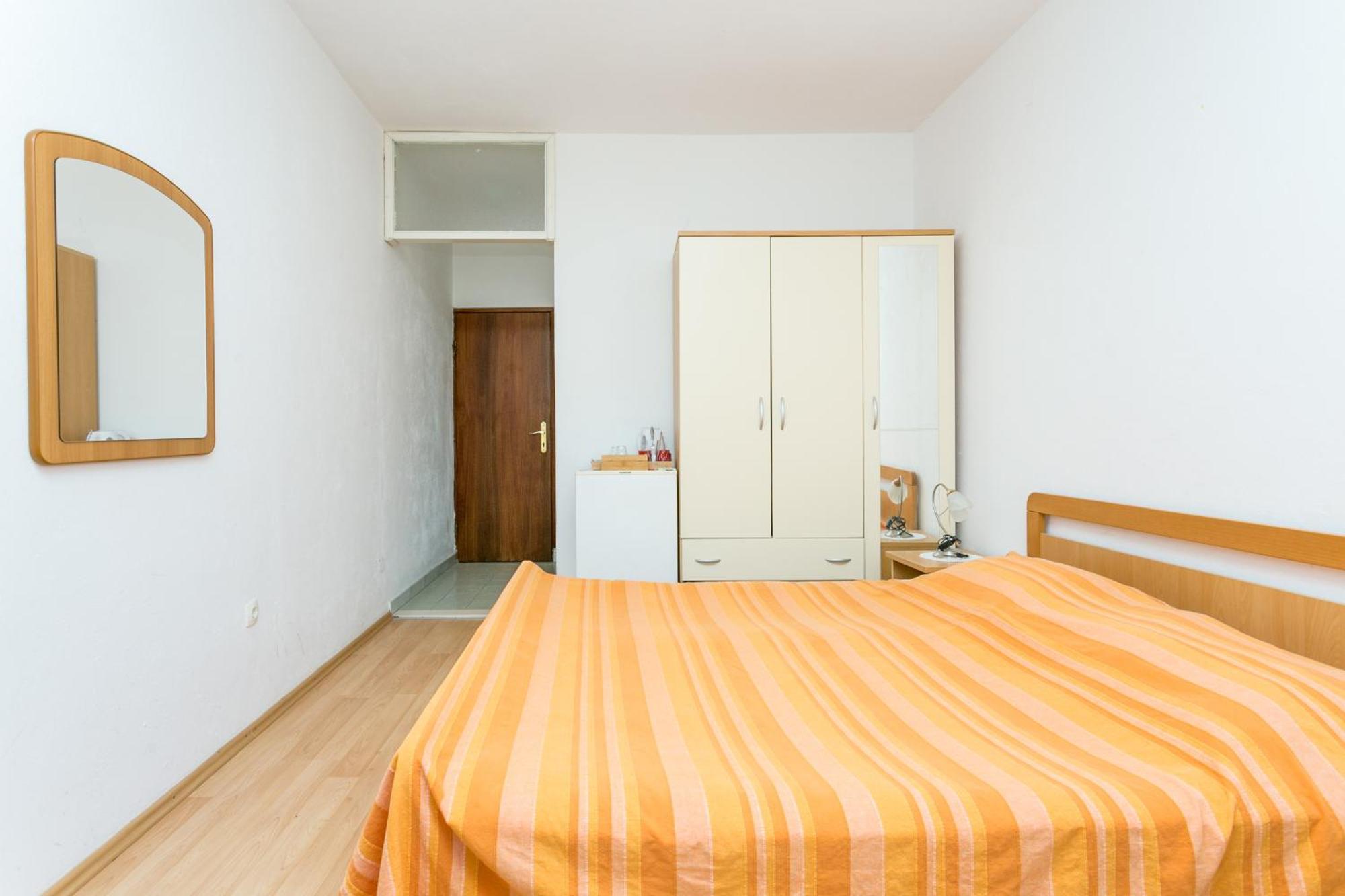 Apartments And Rooms With Parking Space Supetar, Brac - 5658 Номер фото